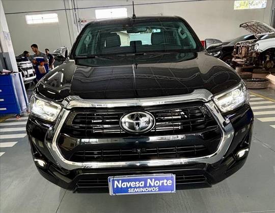 TOYOTA HILUX 2.8 D-4D TURBO DIESEL CD SRX 4X4 AUTOMÁTICO TOYOTA HILUX 2.8 D-4D TURBO DIESEL CD SRX 4X4 AUTOMÁTICO